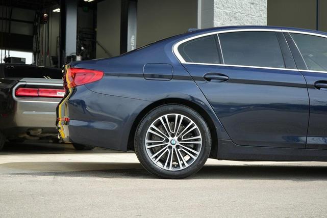 Photo of 2019 Imperial Blue Metallic BMW 530