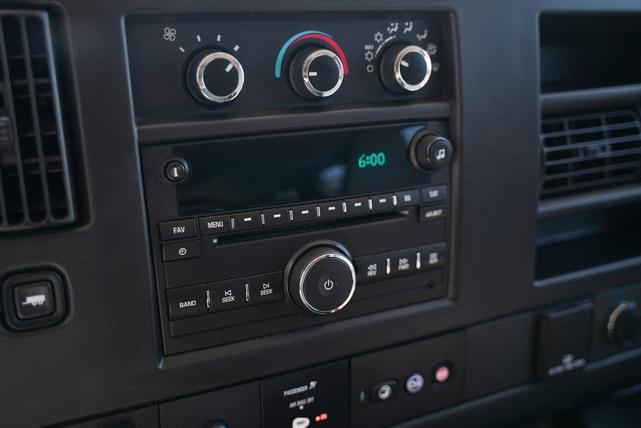 Photo of 2017 Summit White Chevrolet Express 3500