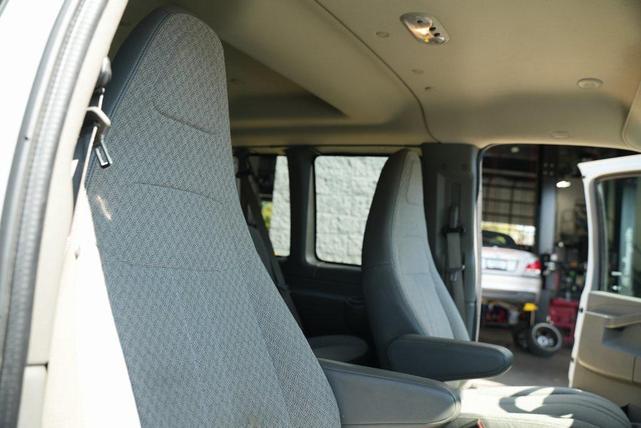 Photo of 2017 Summit White Chevrolet Express 3500