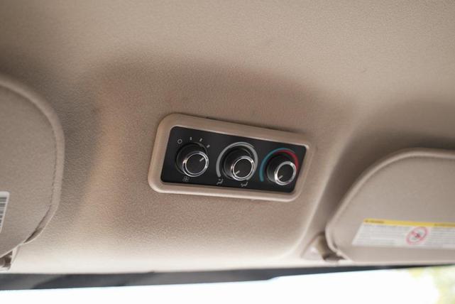 Photo of 2017 Summit White Chevrolet Express 3500