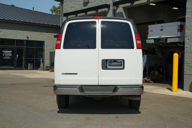 Photo of 2017 Summit White Chevrolet Express 3500