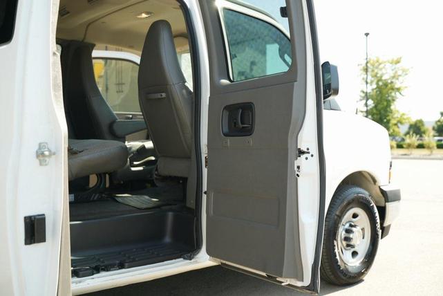 Photo of 2017 Summit White Chevrolet Express 3500