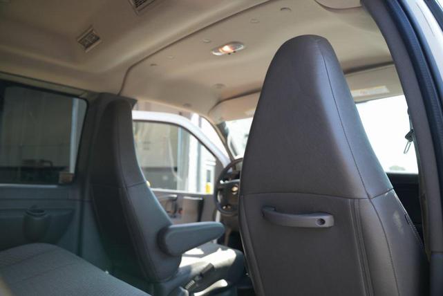 Photo of 2017 Summit White Chevrolet Express 3500