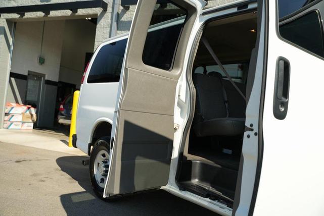 Photo of 2017 Summit White Chevrolet Express 3500