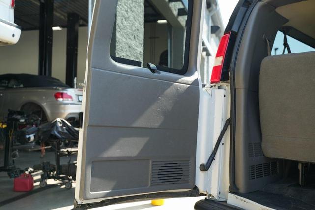 Photo of 2017 Summit White Chevrolet Express 3500