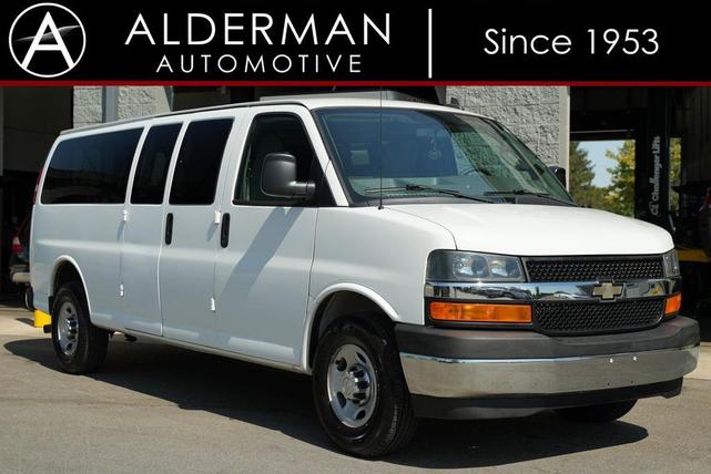 Photo of 2017 Summit White Chevrolet Express 3500