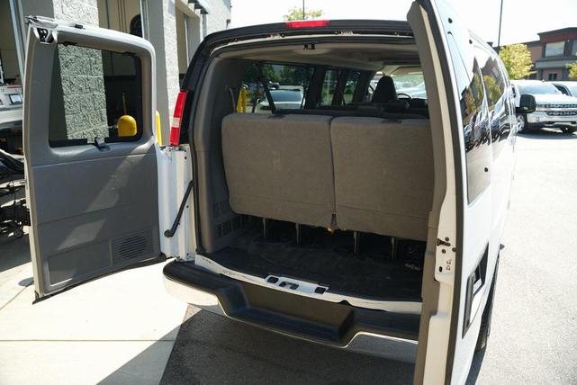 Photo of 2017 Summit White Chevrolet Express 3500
