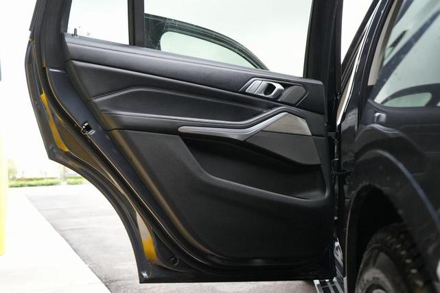 Photo of 2019 Arctic Gray Metallic BMW X7