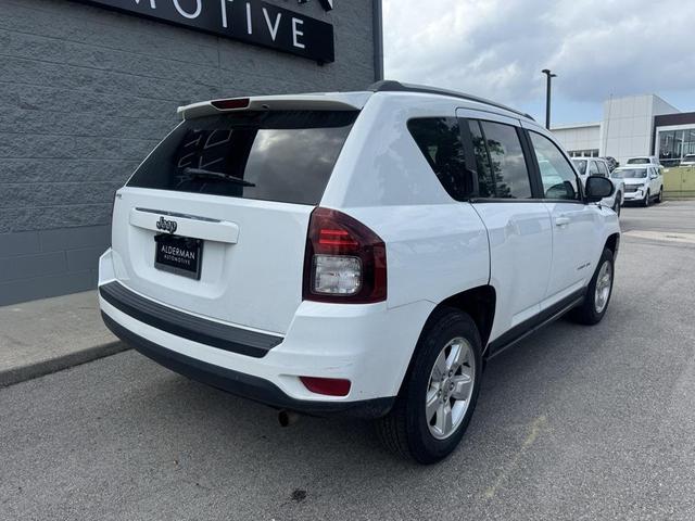 Photo of 2015 Bright White Clearcoat Jeep Compass