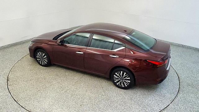 Photo of 2023 Garnet Pearl Nissan Altima