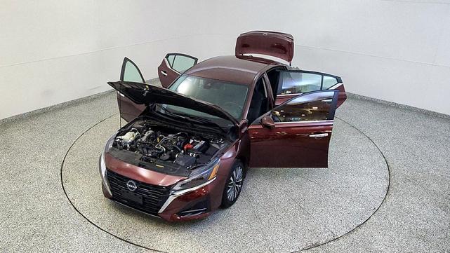 Photo of 2023 Garnet Pearl Nissan Altima