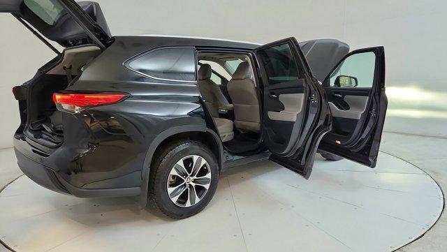 Photo of 2021 Black Toyota Highlander