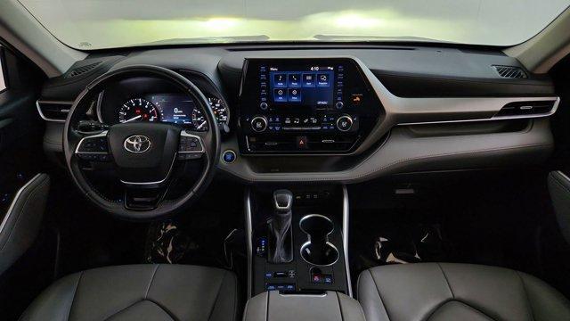 Photo of 2021 Black Toyota Highlander