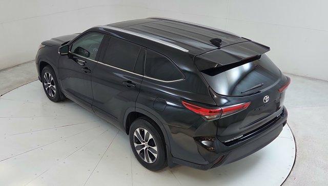 Photo of 2021 Black Toyota Highlander