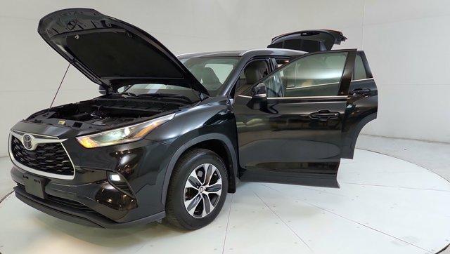 Photo of 2021 Black Toyota Highlander