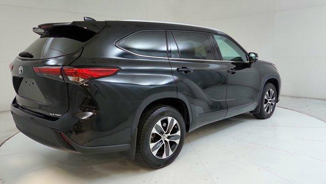 Photo of 2021 Black Toyota Highlander