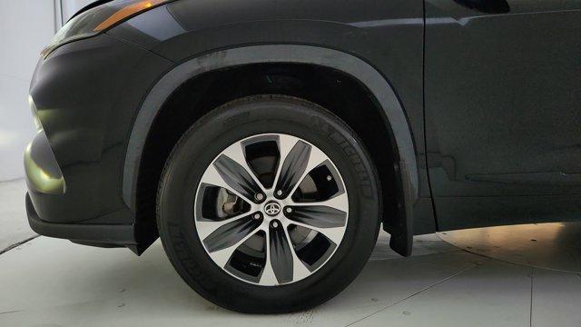 Photo of 2021 Black Toyota Highlander