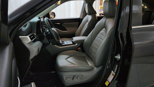 Photo of 2021 Black Toyota Highlander