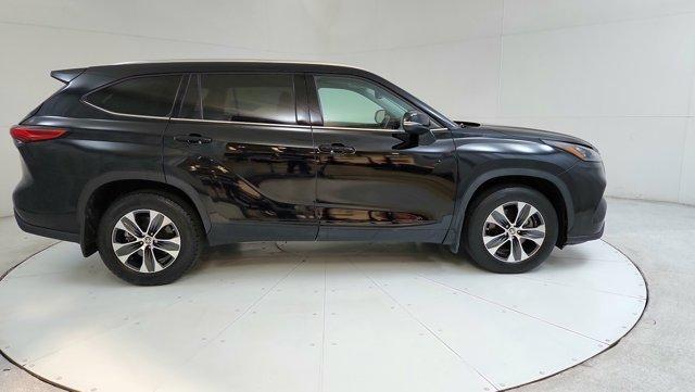 Photo of 2021 Black Toyota Highlander