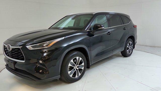 Photo of 2021 Black Toyota Highlander