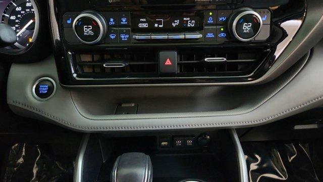 Photo of 2021 Black Toyota Highlander