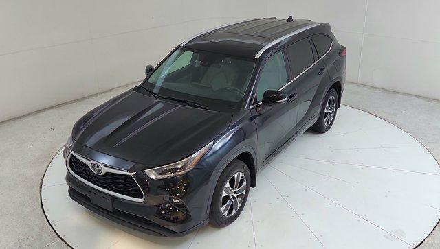 Photo of 2021 Black Toyota Highlander
