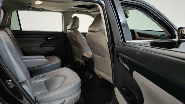 Photo of 2021 Black Toyota Highlander