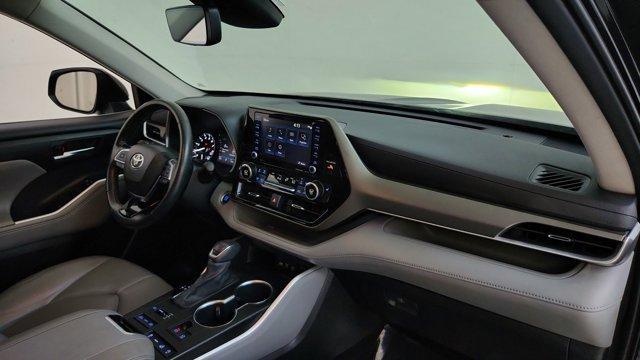 Photo of 2021 Black Toyota Highlander