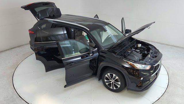 Photo of 2021 Black Toyota Highlander