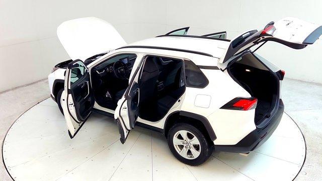 Photo of 2021 White Toyota RAV4