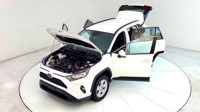 Photo of 2021 White Toyota RAV4