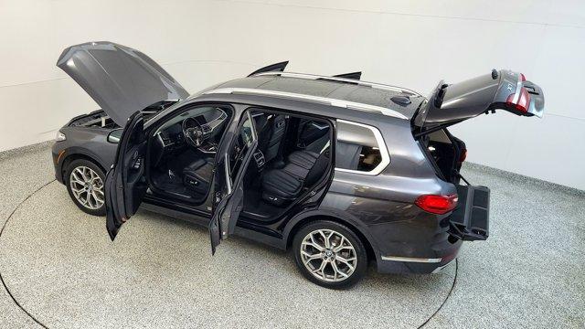 Photo of 2021 Gray BMW X7