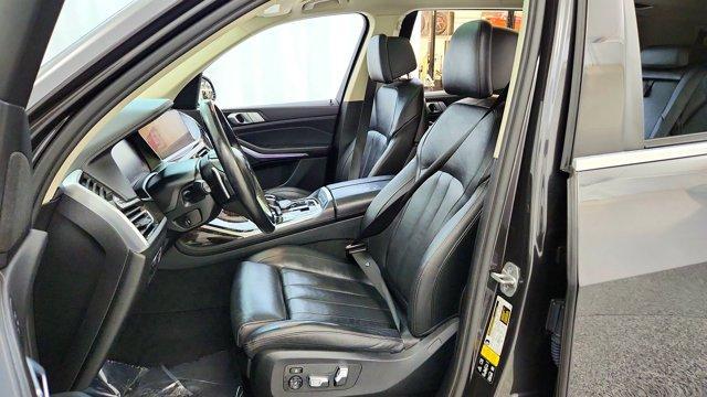 Photo of 2021 Gray BMW X7