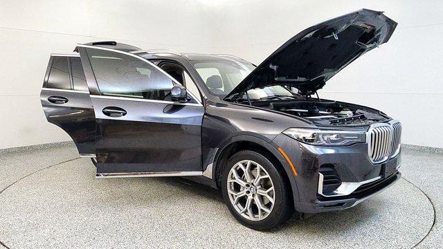 Photo of 2021 Gray BMW X7
