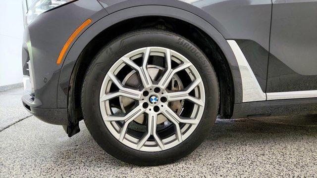 Photo of 2021 Gray BMW X7