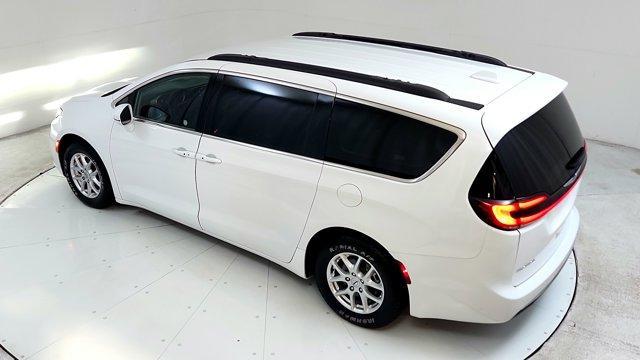 Photo of 2022 White Chrysler Pacifica