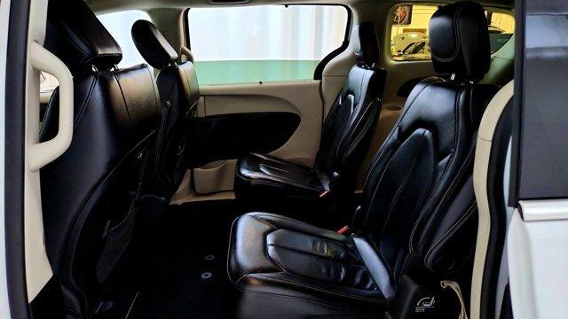 Photo of 2022 White Chrysler Pacifica