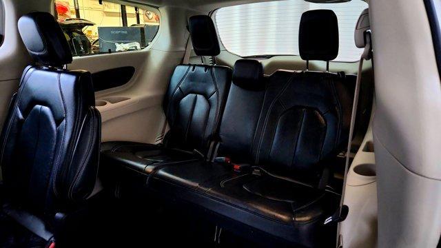 Photo of 2022 White Chrysler Pacifica
