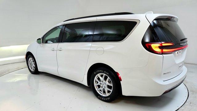 Photo of 2022 White Chrysler Pacifica
