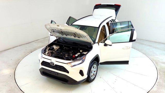 Photo of 2021 White Toyota RAV4