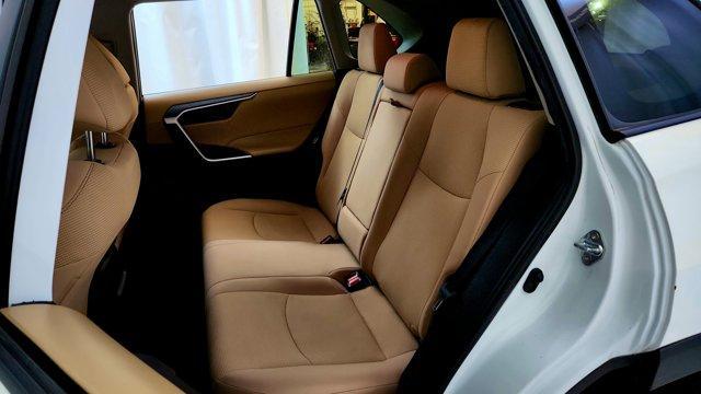 Photo of 2021 White Toyota RAV4
