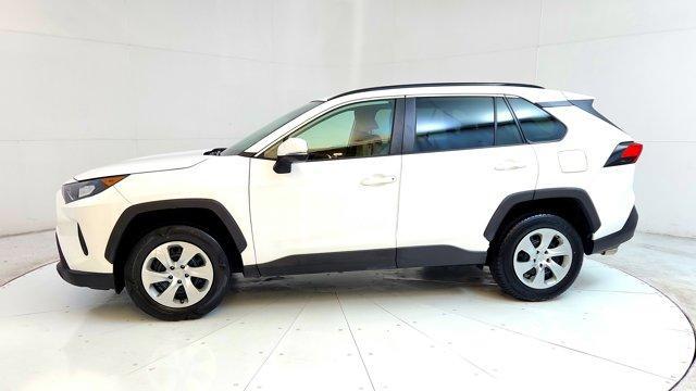 Photo of 2021 White Toyota RAV4