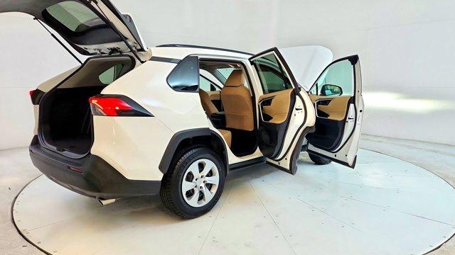 Photo of 2021 White Toyota RAV4