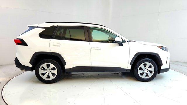 Photo of 2021 White Toyota RAV4