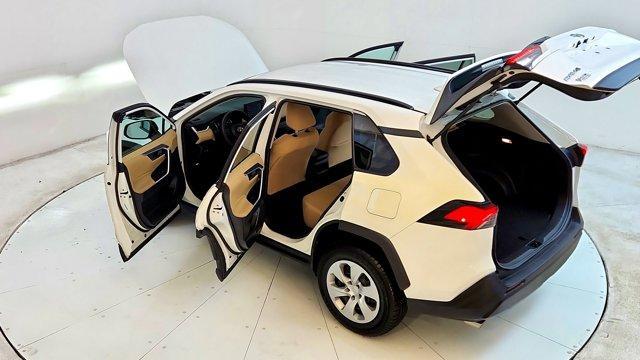 Photo of 2021 White Toyota RAV4