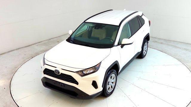 Photo of 2021 White Toyota RAV4