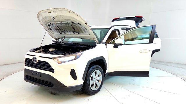 Photo of 2021 White Toyota RAV4