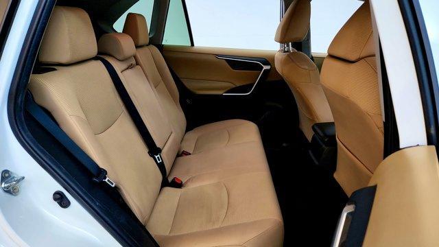 Photo of 2021 White Toyota RAV4