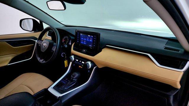 Photo of 2021 White Toyota RAV4