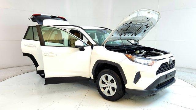 Photo of 2021 White Toyota RAV4
